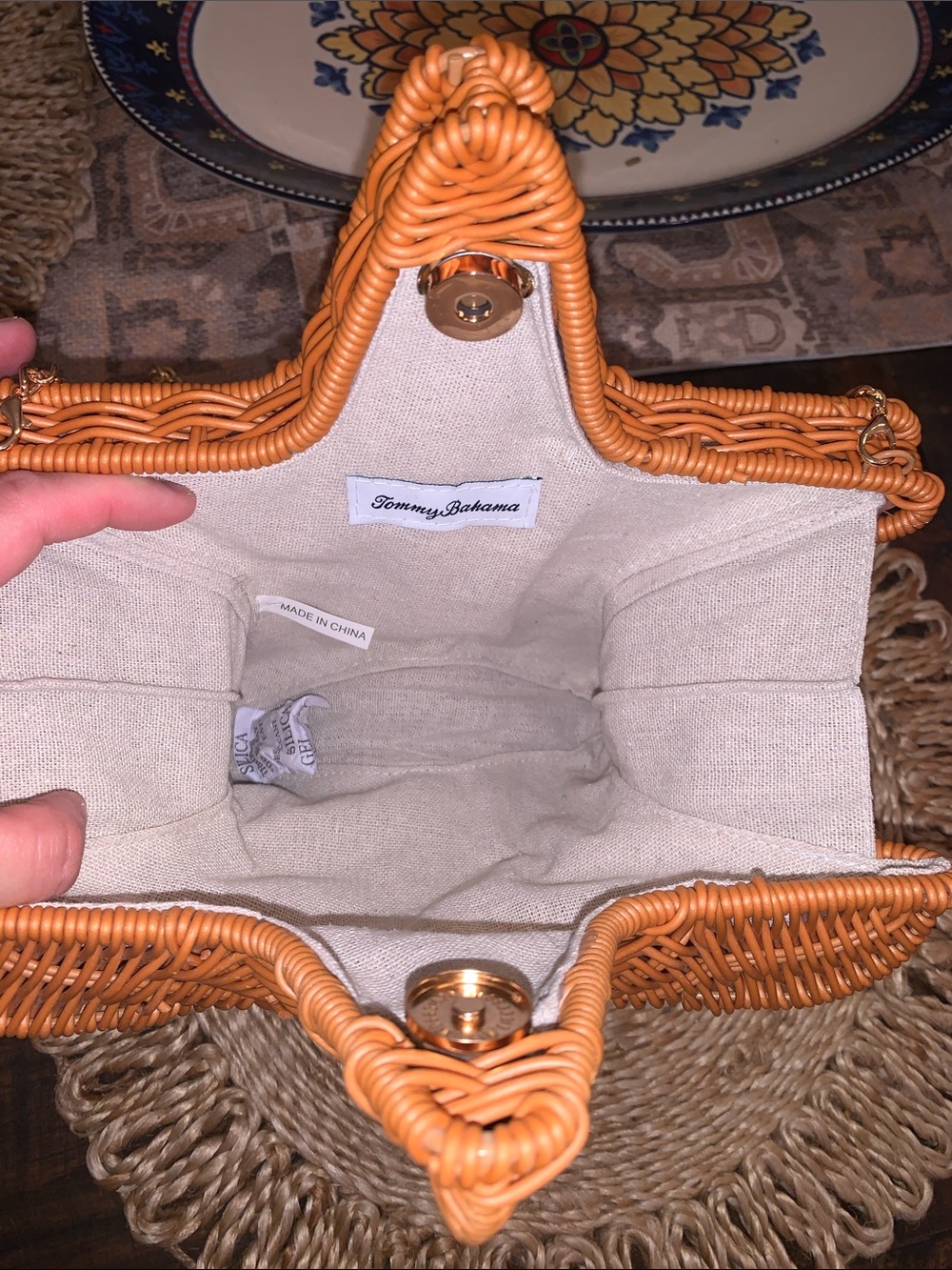 Tommy Bahama Wicker Starfish orange Crossbody purse with gold chain - Picture 6 of 7